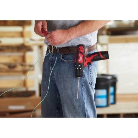 Аккумуляторная дрель-шуруповерт Milwaukee M12 BPD-0 Аккумуляторная дрель-шуруповерт Milwaukee M12 BPD-0