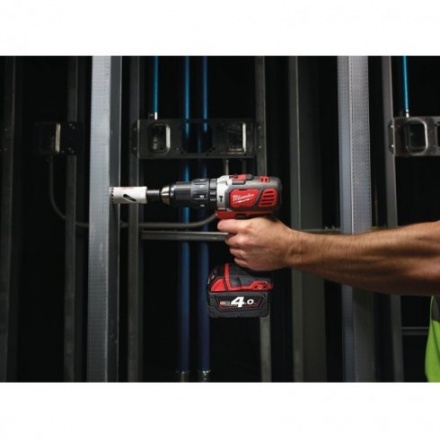 Дрель-шуруповерт аккумуляторная Milwaukee M18 BPD-0 Дрель-шуруповерт аккумуляторная Milwaukee M18 BPD-0