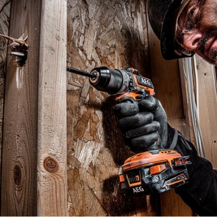 Дрель-шуруповерт аккумуляторная AEG Powertools BS18SBL-202C Дрель-шуруповерт аккумуляторная AEG Powertools BS18SBL-202C