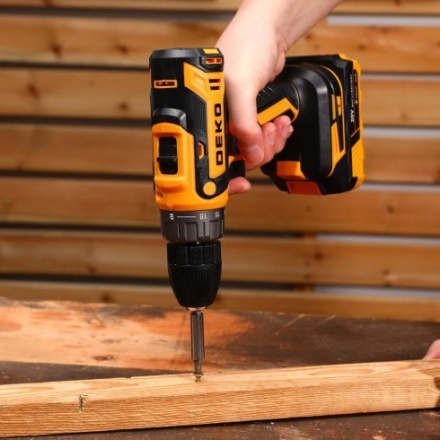 Аккумуляторная дрель-шуруповерт Deko DKCD20V Аккумуляторная дрель-шуруповерт Deko DKCD20V