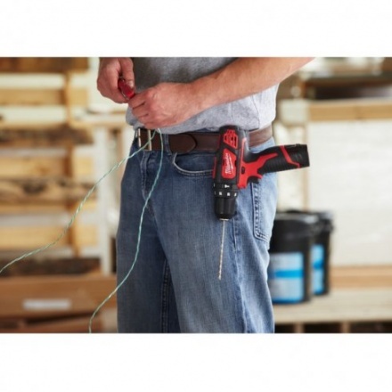 Аккумуляторная дрель-шуруповерт Milwaukee M12 BPD-202С Аккумуляторная дрель-шуруповерт Milwaukee M12 BPD-202С