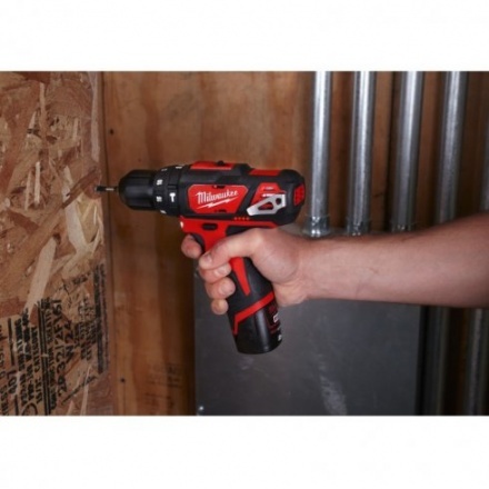 Аккумуляторная дрель-шуруповерт Milwaukee M12 BPD-202С Аккумуляторная дрель-шуруповерт Milwaukee M12 BPD-202С