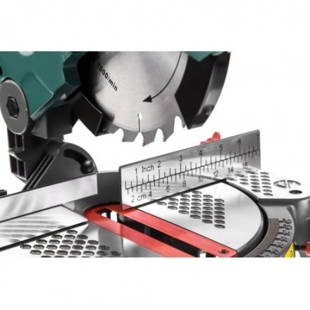 Пила торцовочная комбинированная Hammer Flex STL1200/210C Пила торцовочная комбинированная Hammer Flex STL1200/210C