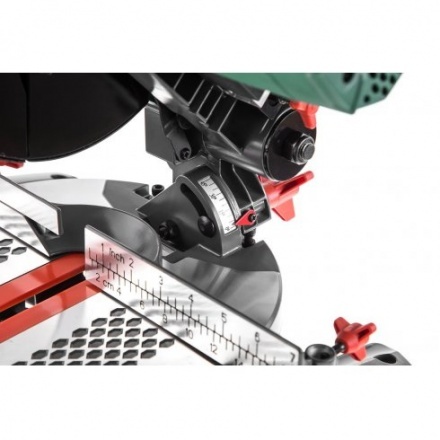 Пила торцовочная комбинированная Hammer Flex STL1200/210C Пила торцовочная комбинированная Hammer Flex STL1200/210C