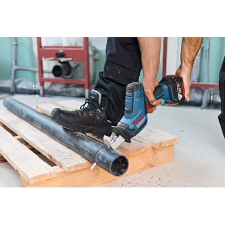 Профессиональная сабельная пила Bosch GSA 18 V-LI C Professional (0.601.6A5.001) Профессиональная сабельная пила Bosch GSA 18 V-LI C Professional (0.601.6A5.001)