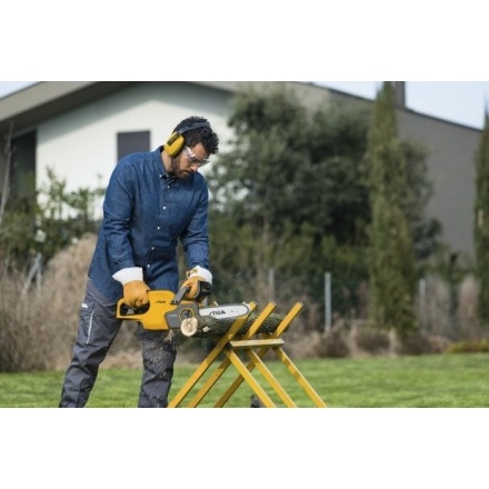 Аккумуляторная цепная пила Stiga CS 100e Аккумуляторная цепная пила Stiga CS 100e