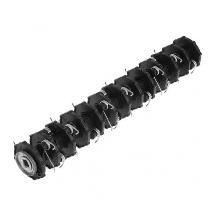 Аэратор-скарификатор для газона Champion ESC1840 Аэратор-скарификатор для газона Champion ESC1840