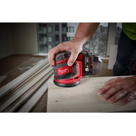 Эксцентриковая шлифовальная машина Milwaukee M18 BOS125-502B 4933464229 Эксцентриковая шлифовальная машина Milwaukee M18 BOS125-502B 4933464229