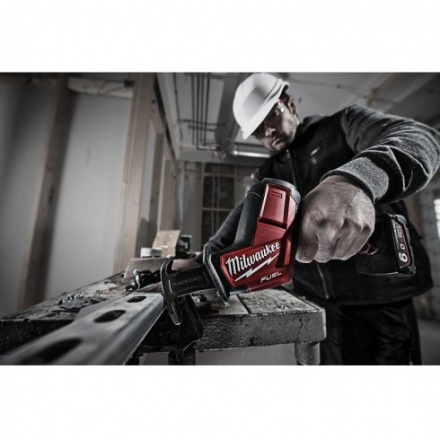Сабельная пила Milwaukee M12 CHZ-602X FUEL Сабельная пила Milwaukee M12 CHZ-602X FUEL