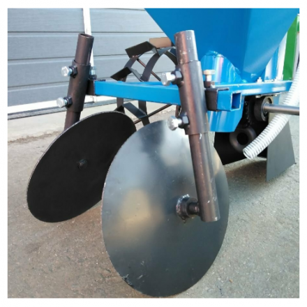 Картофелесажалка Краян КС-01-02П с дозатором для удобрений Картофелесажалка Краян КС-01-02П с дозатором для удобрений