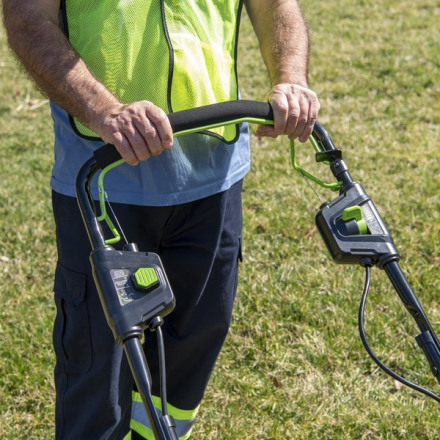 Газонокосилка аккумуляторная Greenworks GC82LM51SP2 (2515907COMBO) Газонокосилка аккумуляторная Greenworks GC82LM51SP2 (2515907COMBO)