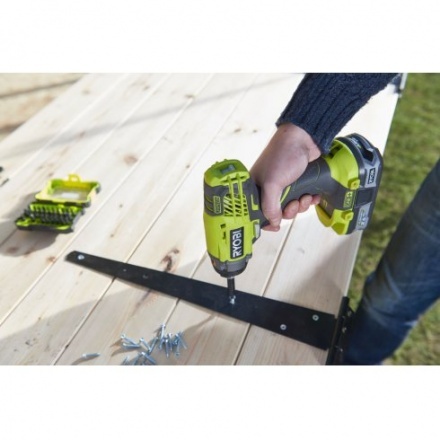 Аккумуляторный шуруповерт Ryobi R18ID3-0 (5133002613) Аккумуляторный шуруповерт Ryobi R18ID3-0 (5133002613)