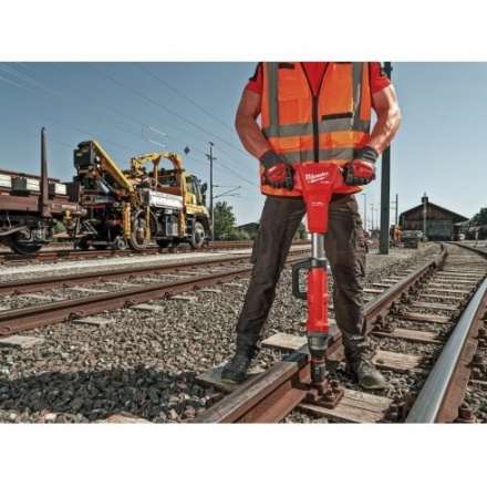 Аккумуляторный гайковерт Milwaukee M18 FHIWF1R-122С 4933493141 Аккумуляторный гайковерт Milwaukee M18 FHIWF1R-122С 4933493141