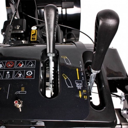 Снегоуборщик бензиновый Champion ST662E Снегоуборщик бензиновый Champion ST662E