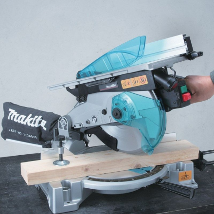 Торцовочная пила комбинированная Makita LH1040F Торцовочная пила комбинированная Makita LH1040F