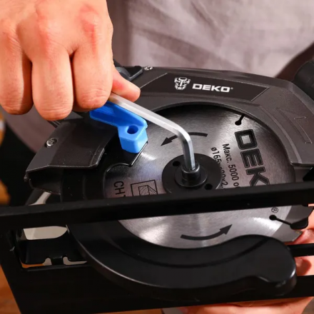 Торцовочная пила Deko CSDK-1500 PRO Торцовочная пила Deko CSDK-1500 PRO