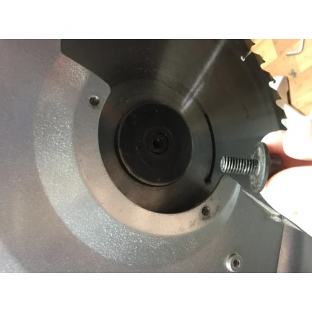 Торцовочная пила Калибр Мастер ПТЭ-2100/305ПРМ Торцовочная пила Калибр Мастер ПТЭ-2100/305ПРМ