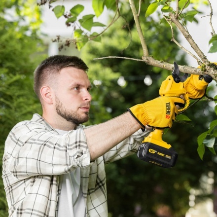 Секатор аккумуляторный Denzel CP-30-0 Секатор аккумуляторный Denzel CP-30-0