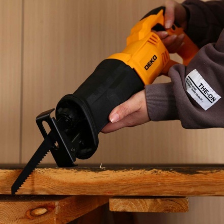 Сабельная пила Deko DKRS1100V / 083-1071 Сабельная пила Deko DKRS1100V / 083-1071