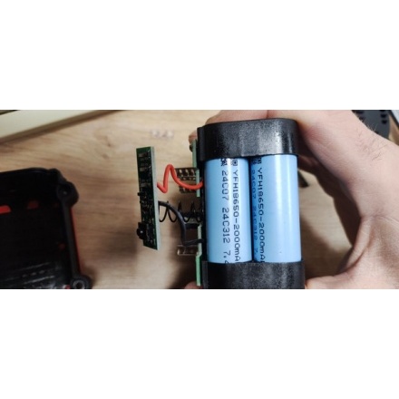 Аккумулятор для электроинструмента Watt 18V 4.0 Ah Li-Ion (1.018.000.02) Аккумулятор для электроинструмента Watt 18V 4.0 Ah Li-Ion (1.018.000.02)