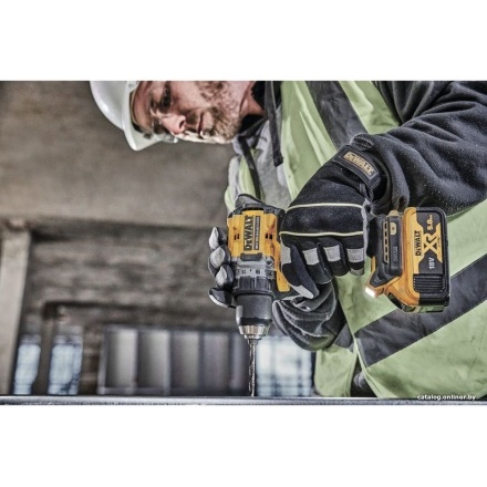 Дрель-шуруповерт DeWalt DCD800NT (без АКБ, кейс) Дрель-шуруповерт DeWalt DCD800NT (без АКБ, кейс)