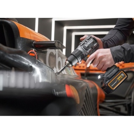 Ударная дрель-шуруповерт DeWalt DCD85MP2T (с 2-мя АКБ, кейс) Ударная дрель-шуруповерт DeWalt DCD85MP2T (с 2-мя АКБ, кейс)