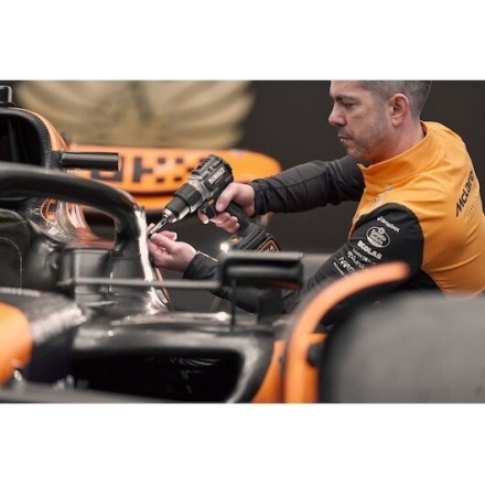 Ударная дрель-шуруповерт DeWalt DCD85MM1T-QW (с 1-м АКБ, кейс) Ударная дрель-шуруповерт DeWalt DCD85MM1T-QW (с 1-м АКБ, кейс)