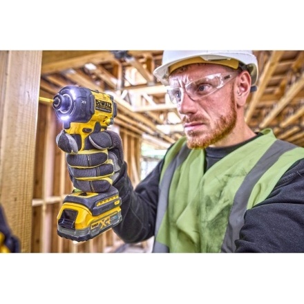 Винтоверт DeWalt DCF870N (без АКБ) Винтоверт DeWalt DCF870N (без АКБ)