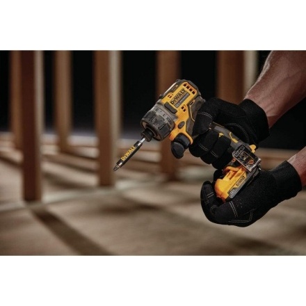 Винтоверт DeWalt DCF601N (без АКБ) Винтоверт DeWalt DCF601N (без АКБ)