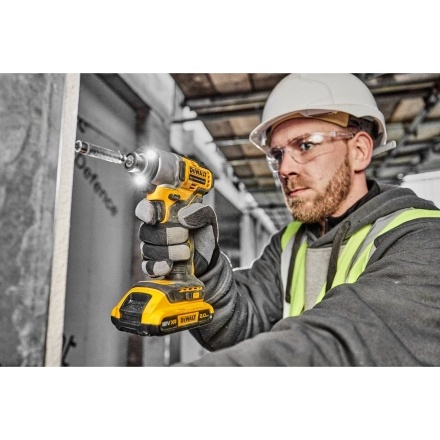 Винтоверт DeWalt DCF840D2T (с 2-мя АКБ, кейс) Винтоверт DeWalt DCF840D2T (с 2-мя АКБ, кейс)