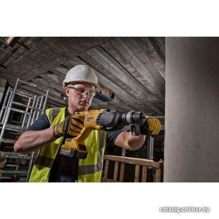 Перфоратор DeWalt DCH133M1 (с 1-им АКБ, кейс) Перфоратор DeWalt DCH133M1 (с 1-им АКБ, кейс)