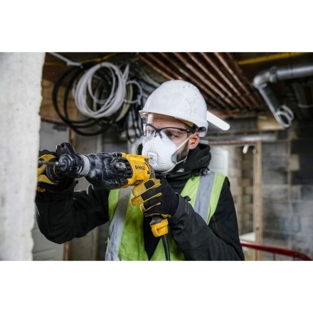 Перфоратор DeWalt D25133K-QS (кейс) Перфоратор DeWalt D25133K-QS (кейс)