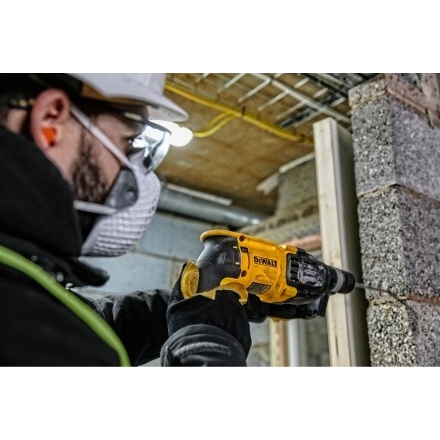 Перфоратор DeWalt D25133K-QS (кейс) Перфоратор DeWalt D25133K-QS (кейс)