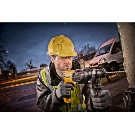 Перфоратор DeWalt D25133K-QS (кейс) Перфоратор DeWalt D25133K-QS (кейс)