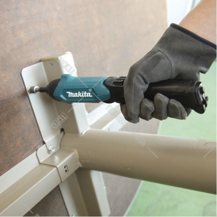 Шуруповерт аккумуляторный Makita DF001DW Шуруповерт аккумуляторный Makita DF001DW