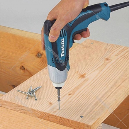 Шуруповерт сетевой Makita TD0100 Шуруповерт сетевой Makita TD0100