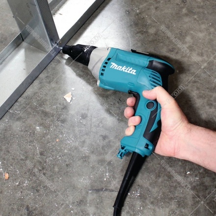 Шуруповерт сетевой Makita FS2300 для гипсокартона Шуруповерт сетевой Makita FS2300 для гипсокартона