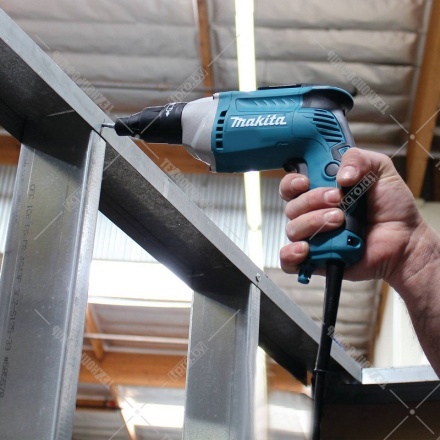 Шуруповерт сетевой Makita FS2300 для гипсокартона Шуруповерт сетевой Makita FS2300 для гипсокартона
