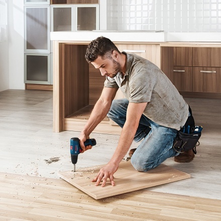 Дрель-шуруповерт аккумуляторная Bosch GSR 120-LI Professional (06019G8000) Дрель-шуруповерт аккумуляторная Bosch GSR 120-LI Professional (06019G8000)