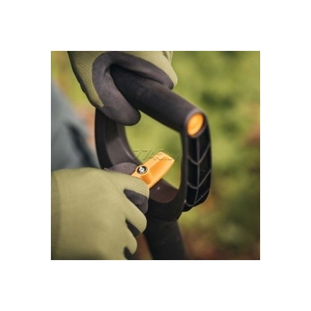 Лопата штыковая FISKARS Xact телескопическая прямая (1066733) Лопата штыковая FISKARS Xact телескопическая прямая (1066733)