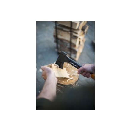 Топор универсальный 0,7 кг FISKARS X7 (1020183) Топор универсальный 0,7 кг FISKARS X7 (1020183)