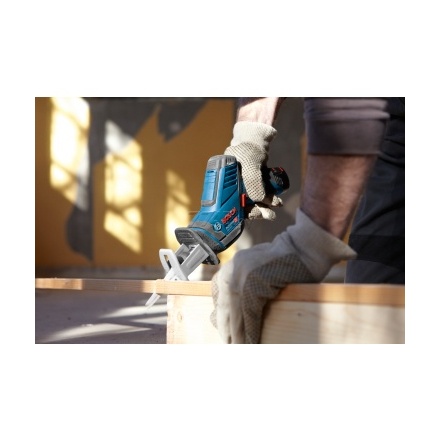 Пила сабельная аккумуляторная BOSCH GSA 12V-14 Professional (0615990M3Z) Пила сабельная аккумуляторная BOSCH GSA 12V-14 Professional (0615990M3Z)