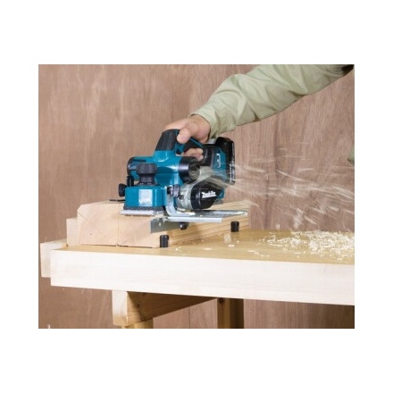 Рубанок аккумуляторный MAKITA DKP 181 Z (DKP181Z) Рубанок аккумуляторный MAKITA DKP 181 Z (DKP181Z)