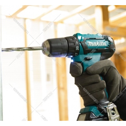Дрель-шуруповерт аккумуляторная Makita DF333DAX13 + набор бит D-31756 Дрель-шуруповерт аккумуляторная Makita DF333DAX13 + набор бит D-31756