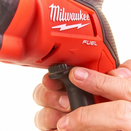 Шуруповерт аккумуляторный MILWAUKEE M18 FSG-0X FUEL (4933459201) Шуруповерт аккумуляторный MILWAUKEE M18 FSG-0X FUEL (4933459201)