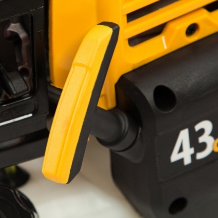 Триммер бензиновый DT 43, 43 см3, 2.5 л с, неразъемная штанга, состоит из 2 частей Denzel Триммер бензиновый DT 43, 43 см3, 2.5 л с, неразъемная штанга, состоит из 2 частей Denzel