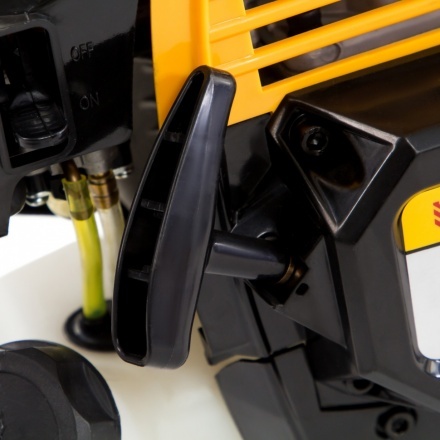 Триммер бензиновый DR-33, 33 см3, неразъемная штанга, состоит из 2 частей Denzel Триммер бензиновый DR-33, 33 см3, неразъемная штанга, состоит из 2 частей Denzel