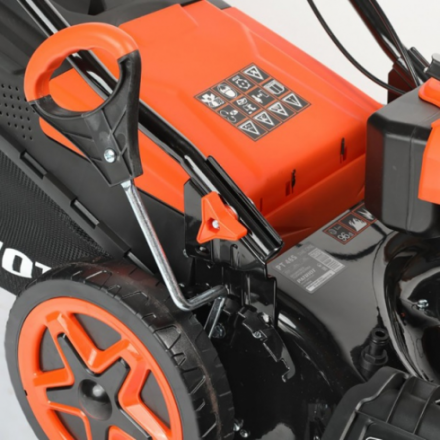 Газонокосилка бензиновая PATRIOT PT 46S The One Газонокосилка бензиновая PATRIOT PT 46S The One