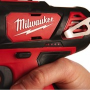 Аккумуляторная дрель-шуруповерт Milwaukee M12 BPD-202С