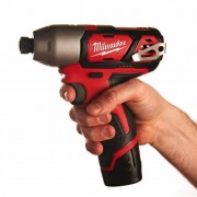 Аккумуляторный шуруповерт Milwaukee M12 BID-202С